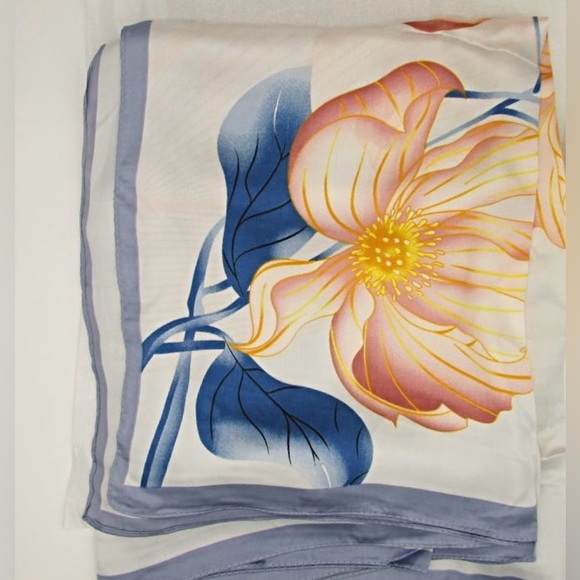 Elegant Floral Silk Scarf. - Picture 5 of 6